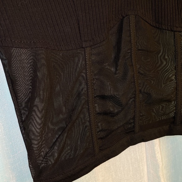 Mesh - Picture 4 of 4